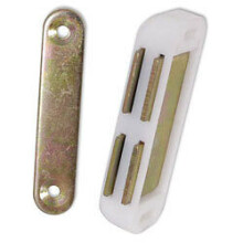 65mm Magnetic White Catch Latch by Ironmongery World