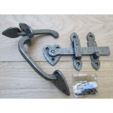 Suffolk Latch 7" Arrow Head Antique Iron by Ironmongery World