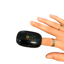 Ravencourt Living Finger Pulse Oximeter, Battery-Powered, Rotatable Screen, Auto-Off Function, For Athletes, Health Professionals, Carers and