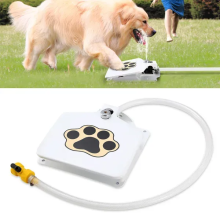 Hundebrunnen für den Außenbereich, interaktiver Wasserspender mit Pfotenpedal-Aktivierung für große und mittelgroße Hunde
