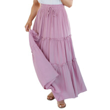 Saia longa maxi feminina, estilo boho, cintura alta elástica, modelagem evasê com babados, vestido leve e respirável em rayon com cordão.