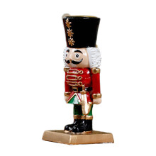 Weihnachts-Nussknacker-Ornament,-Hu Tao Soldat hält