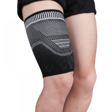 Compressiemouwen voor de dijen ter ondersteuning van de bovenbeenspieren en hamstrings