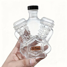 (1pc Color Random) Eine Glaskaraffe und Whiskyflasche in Form eines Motorradmotors mit einzigartigem Design, geeignet für die Küche zu Hause und