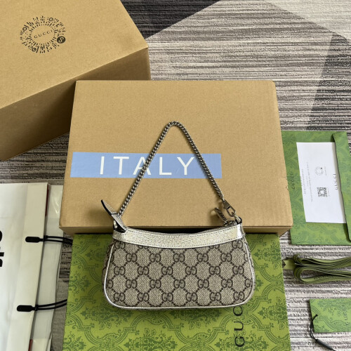 Gucci  Silver Rubberized Leather Clutch  19×10×3cm 1