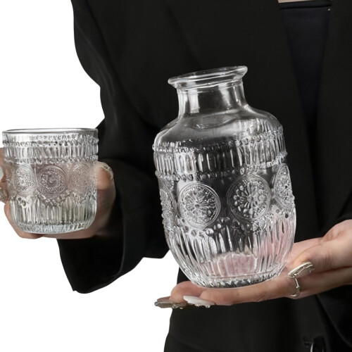 Wunderschöne Glasbecher mit geprägtem Design,-Sonnenblume.