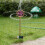 Lustiger, automatisch rotierender Sprinkler mit tanzendem 4