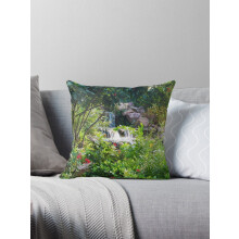 Capa de almofada com estampa tropical de cachoeira na selva