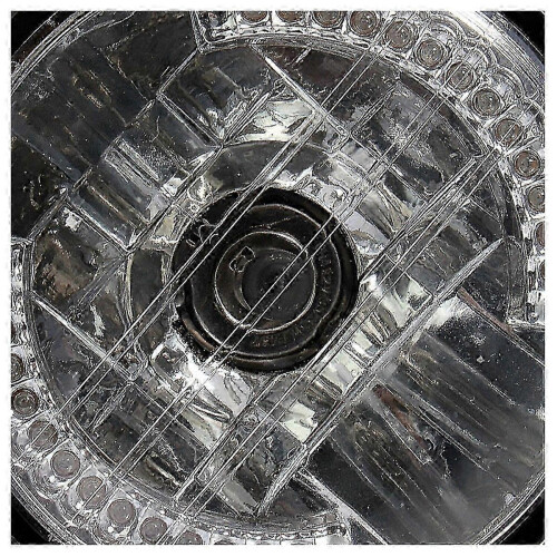 7 Inch H4 Halogen Round Headlight for Classic Bobber Motorcycle Customization 2