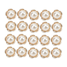 Emaille bloemvormige naaiknopen met imitatieparels, modieuze knopen met een vintage parelmoerglans, decoratieve metalen en plastic naaiknopen voor