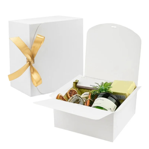 10 vita presentaskar med lock, 20x20x10 cm 1