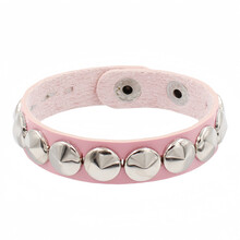 Trendy polsbandje met studs, punk-esthetiek en comfortabele-Roze