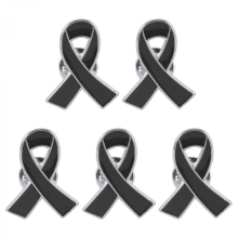 Set van 5 speldjes ter bevordering van bewustzijn over borstkanker en aids. Gemaakt van duurzaam legeringsmateriaal met een emaille rand.