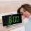 Digitaler Wecker mit gebogenem LED-Display 1