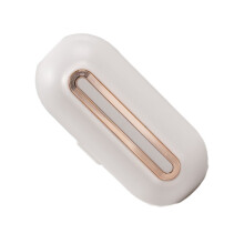 Portable Handheld Lint Remover Sustainable-White Hold the model