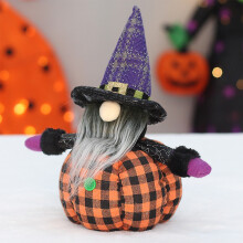 Halloweenversieringen: stoffen hoed, baard, pop, pompoen