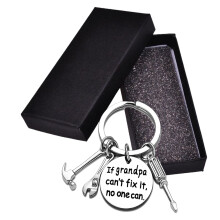 gravierter Schlüsselanhänger mit dem Spruch „Wenn Opa es nicht reparieren kann, kann es niemand“ – personalisiertes Design, Geschenkidee für