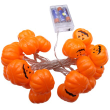 Sznur lampionów na Halloween z żółtymi zawieszkami w kształcie dyni