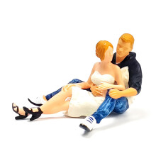 Artisanal 1/64 Scale Miniature Resin-Cuddling Couple whit