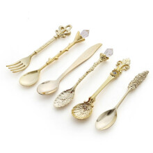 Juego de 6 mini cucharas de café vintage estilo real, de metal tallado, para café, fruta, postre, utensilios de cocina, color dorado.