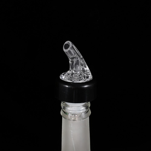 Practical plastic pourer for wine bottles, 35 ml, transparent 2