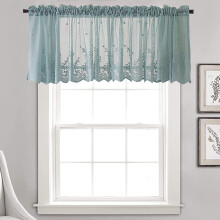 Blommig spetsgardin – halvtransparent, 137x40 cm