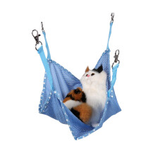 Cama suspensa para gatos, ideal para ambientes internos. Design tipo rede com tela respirável e presilhas de mola. Leve e de secagem rápida,