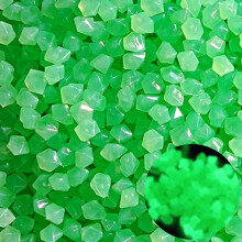 500 db sötétben világító gyantás kavics 1,3 cm
