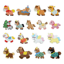 Packung mit 17 selbstklebenden Pferdejahr-Stickerei-Patches für
