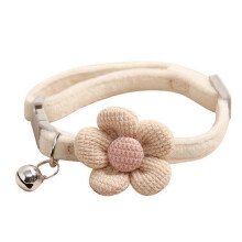 Niedliches Haustierhalsband mit Glöckchen- und Blumenverzierung, verstellbare modische Haustierkette für kleine Hunde und Katzen.