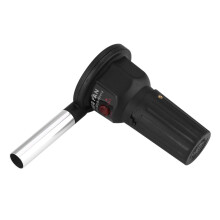 Draagbare, op batterijen werkende BBQ-ventilator/luchtblazer voor buitenactiviteiten zoals kamperen, picknicken en barbecue?n op een houtskoolgrill.
