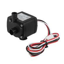 12V DC waterpomp met een debiet van 300 l/u en 1800 omwentelingen per minuut. Snelle warmteafvoer. Mini DC-pomp.