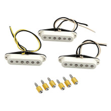 Set de accesorios para guitarra 3 en 1: pastilla blanca para boca de guitarra '69 con afinador y cejilla.