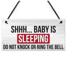 Hiljaa.. Vauva nukkuu Älä häiritse -lastenhuoneen roikkuva laatta vauvan ovelle pinnasängyn kyltti