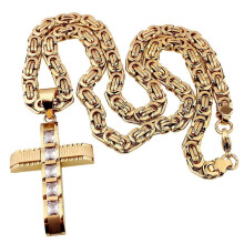 Collana da uomo con ciondolo a croce in acciaio inossidabile color oro e zirconi, catena piatta da 6
