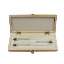 Alcoholhydrometerset met thermometer en houten doos