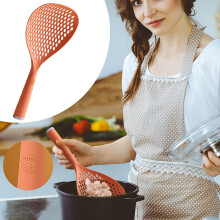Plastic noedellepel met standaard en ophanggat.