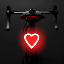 Lanterna traseira de bicicleta LED recarregável de última geração (modelo 2025) para uso noturno.