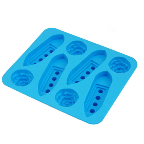 Ship-Shaped Silicone Ice Cube Tray 1