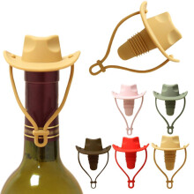Tappo per bottiglia di vino in silicone con design a cappello da cowboy.