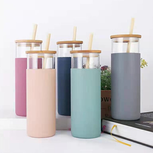 500-ml-Glaswasserflasche mit Bambushülle und Strohhalm 1