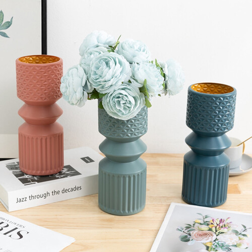 Freestanding cylindrical plastic vase for table decoration, 1