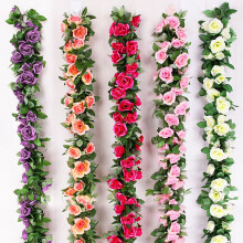 Trepadeira artificial de rosas com 2,4 m de altura e flores de 8 cm.
