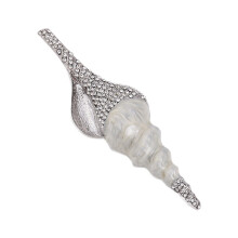 Elegante Muschelbrosche, funkelnder, leichter Schmuck,-Weiß