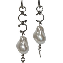 Moderne asymmetrische Damenohrringe mit Barockperlen und