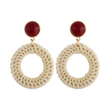 Strandstroh-Ohrringe aus Holz, handgefertigte Rattan-Ohrringe im Bohème-Stil, sommerliche Accessoires, leichte Hängeohrringe aus Weidenstroh,