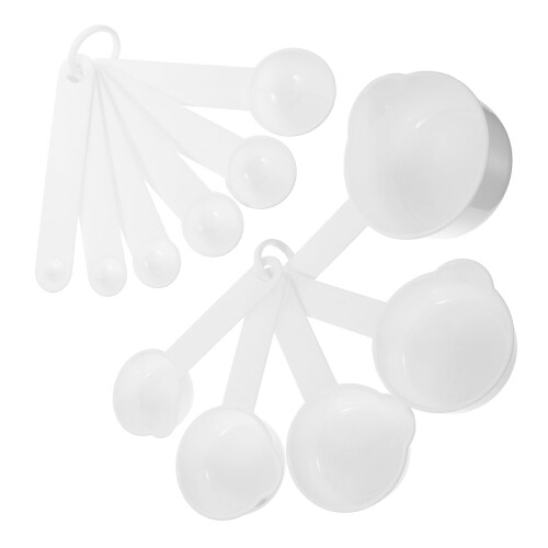 Set van plastic maatbekers en -lepels