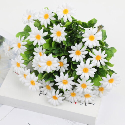 Centre de table d'extérieur artificiel en marguerites blanches 2