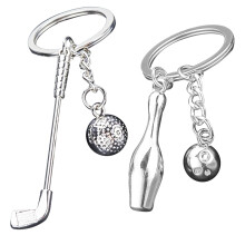 Porte-clés sur le thème du football, mini pendentif en métal pour sac et sac à dos, résistant et durable.