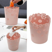 Papelera de escritorio de plástico rosa, 19 x 15,5 x 22 cm.